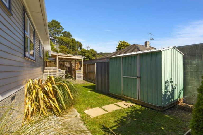 Photo of property in 28 Lowry Crescent, Stokes Valley, Lower Hutt, 5019