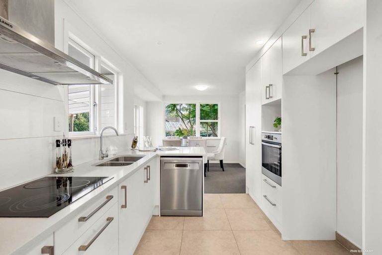 Photo of property in 544 Glenfield Road, Glenfield, Auckland, 0629