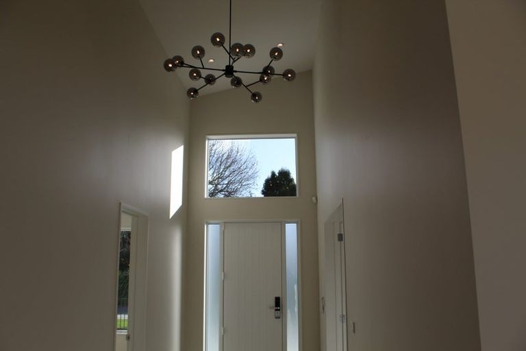 Photo of property in 17 Grove Way, Riverhead, 0820