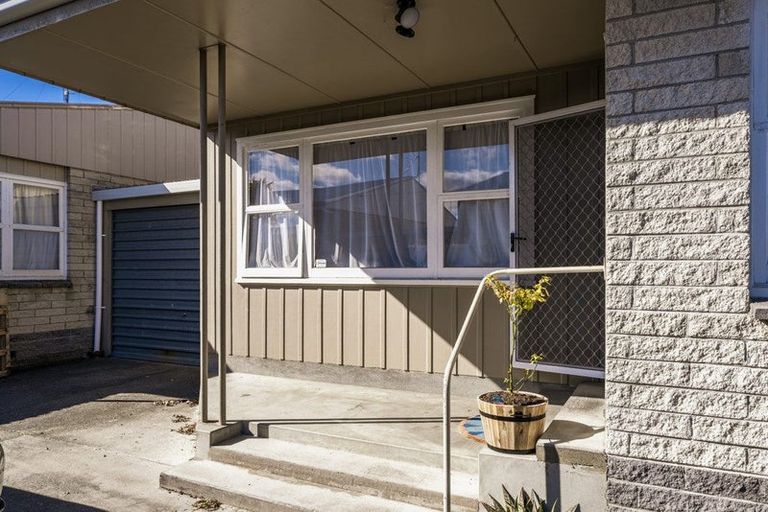 Photo of property in 2/210 Grove Road, Mayfair, Hastings, 4122