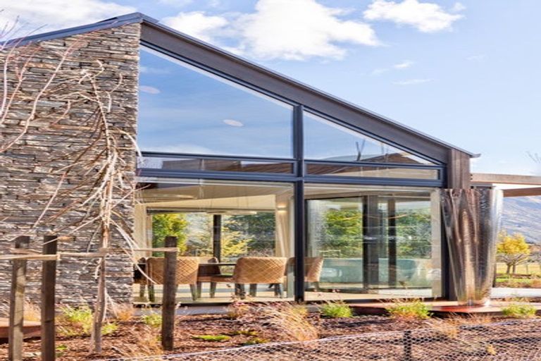 Photo of property in 16 Mccaw Mews, Wanaka, 9305