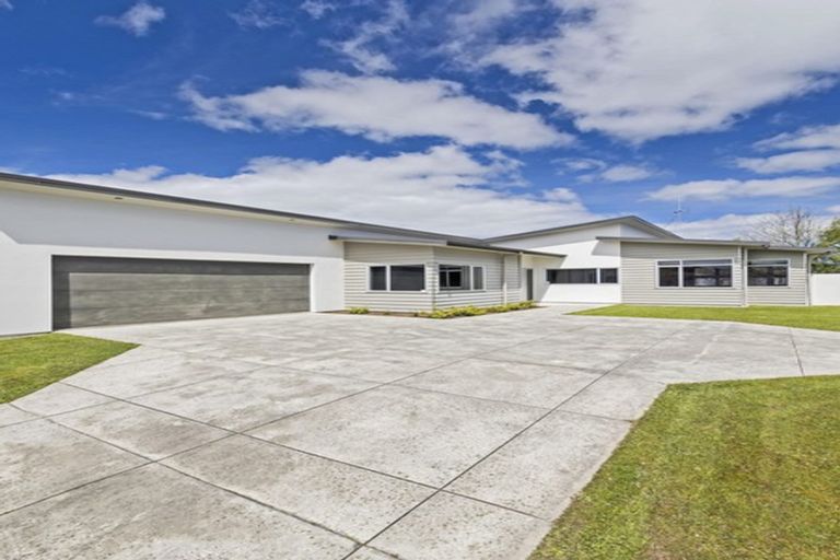 Photo of property in 5 Manhattan Court, Kelvin Grove, Palmerston North, 4414