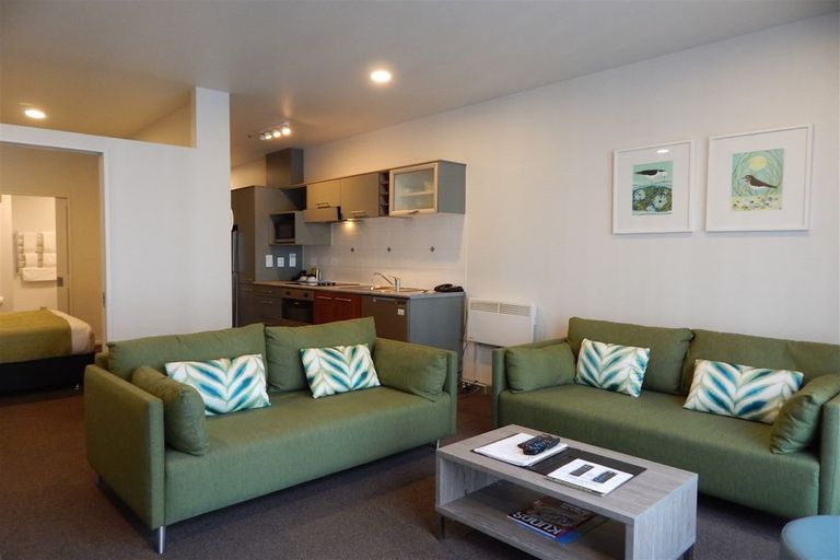 Photo of property in Atrium Towers, 8d/154 The Terrace, Wellington Central, Wellington, 6011