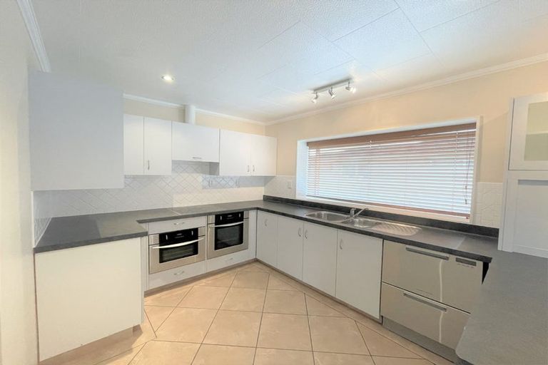 Photo of property in 2 Aitchison Place, Levin, 5510