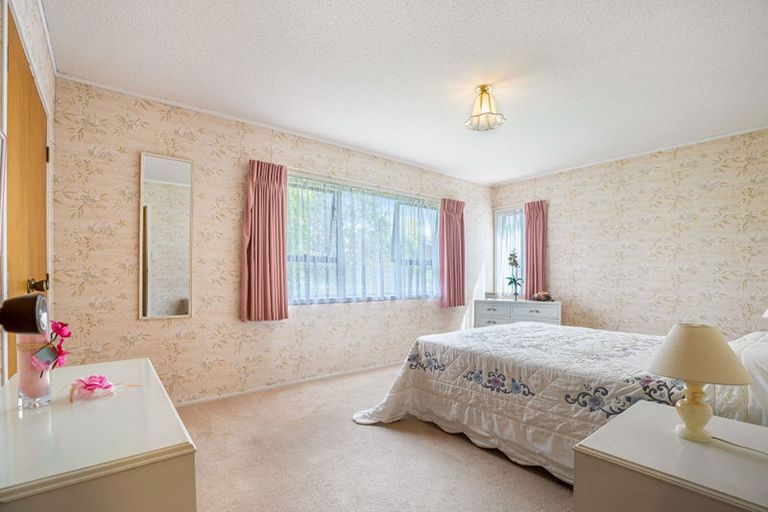 Photo of property in 8 Chablis Place, Henderson, Auckland, 0612