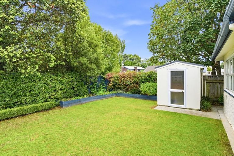Photo of property in 3 Selwyn Crescent, College Estate, Whanganui, 4500