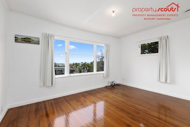 Photo of property in 2/537 Glenfield Road, Glenfield, Auckland, 0629