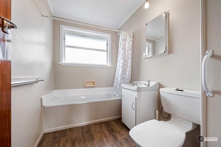 Photo of property in 1/11 Sutherland Avenue, Silverstream, Upper Hutt, 5019