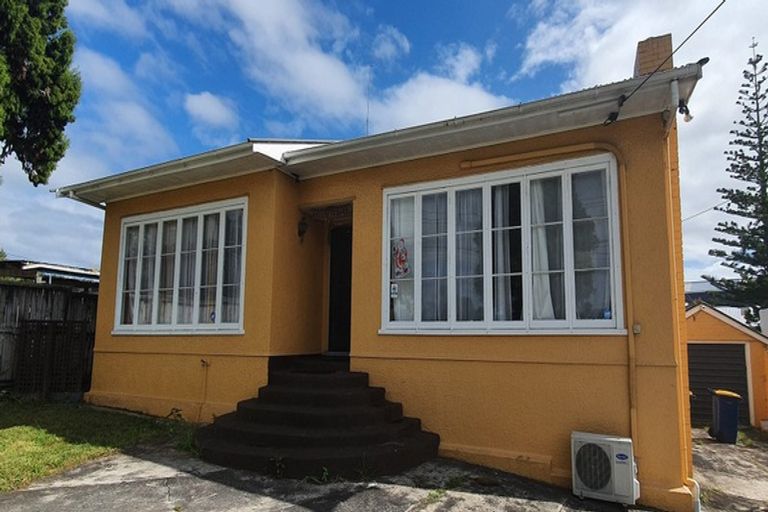 Photo of property in 385 West Coast Road, Glen Eden, Auckland, 0602