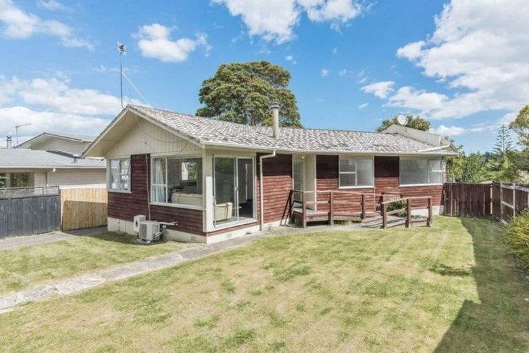 Photo of property in 78 Lantana Road, Green Bay, Auckland, 0604