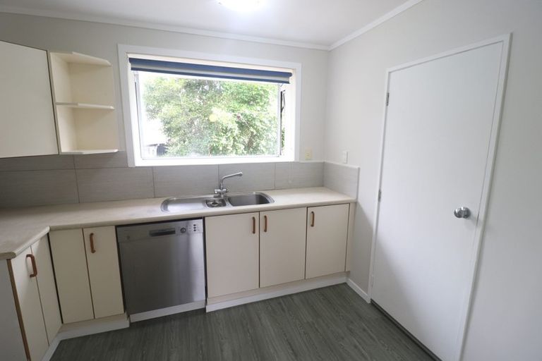 Photo of property in 2/663 Beach Road, Rothesay Bay, Auckland, 0630