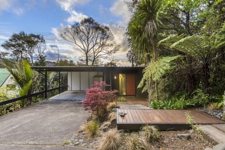 Photo of property in 297 Titirangi Road, Titirangi, Auckland, 0604