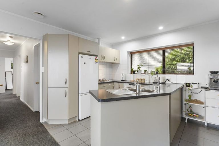 Photo of property in 2/23 Heathglen Place, Bayview, Auckland, 0629