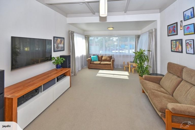 Photo of property in 27 Kenderdine Road, Papatoetoe, Auckland, 2025