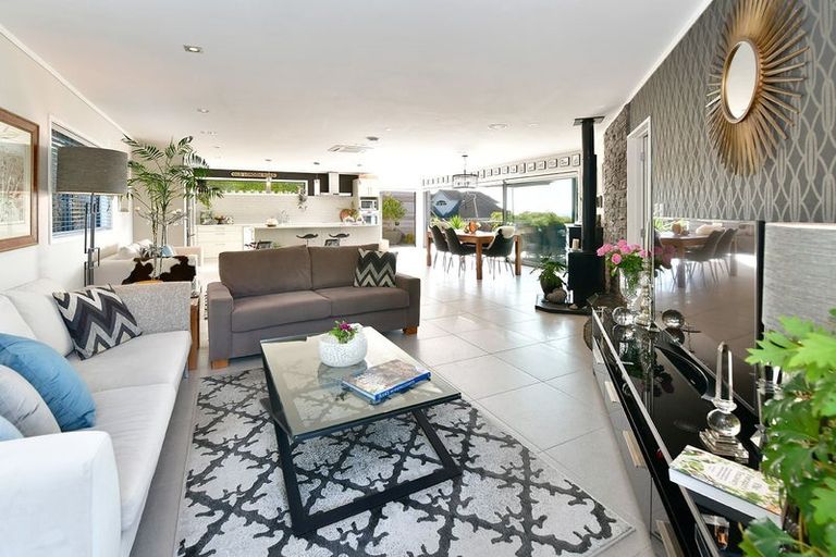 Photo of property in 119 Waldorf Crescent, Orewa, 0931