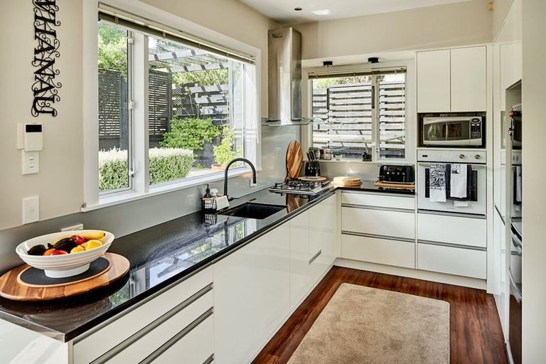 Photo of property in 1 Singers Road, Korokoro, Lower Hutt, 5012