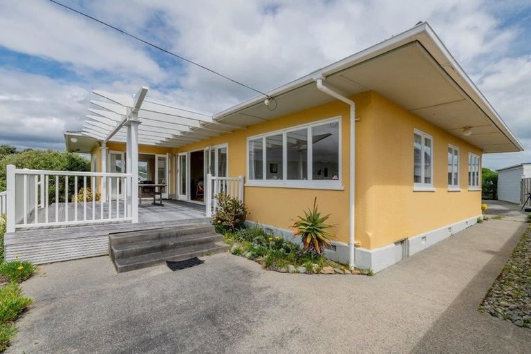 Photo of property in 12 Heperi Street, Waikanae Beach, Waikanae, 5036