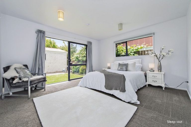 Photo of property in 10 Radbrook Street, Avonhead, Christchurch, 8042