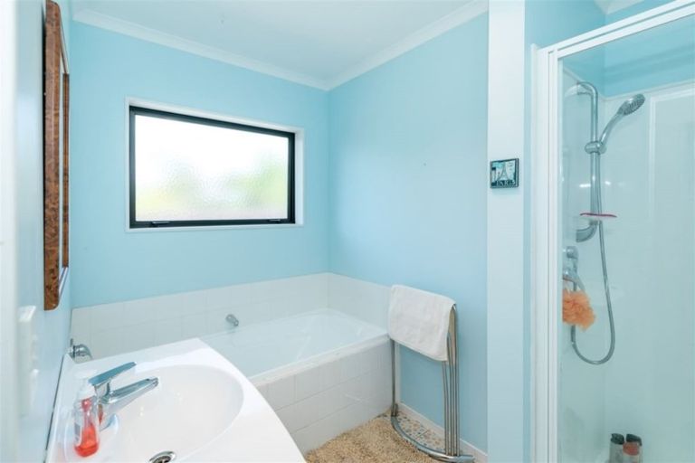 Photo of property in 5 Mangauika Road, Pirongia, Te Awamutu, 3876