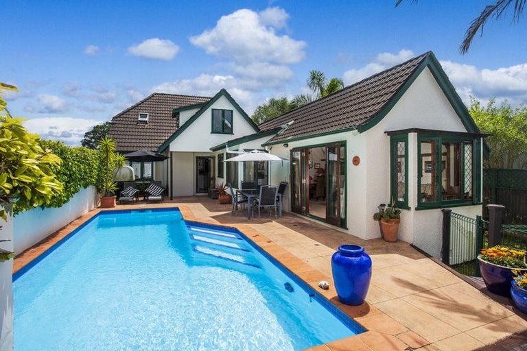 Photo of property in 131a Vauxhall Road, Narrow Neck, Auckland, 0624