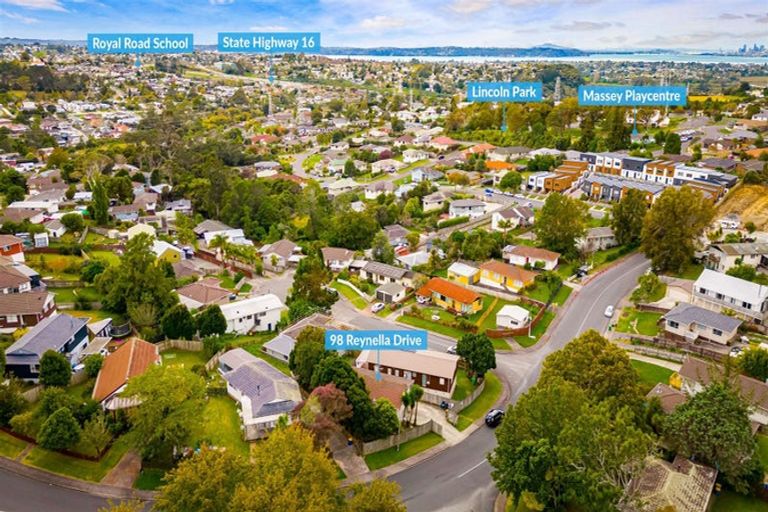 Photo of property in 98 Reynella Drive, Massey, Auckland, 0614