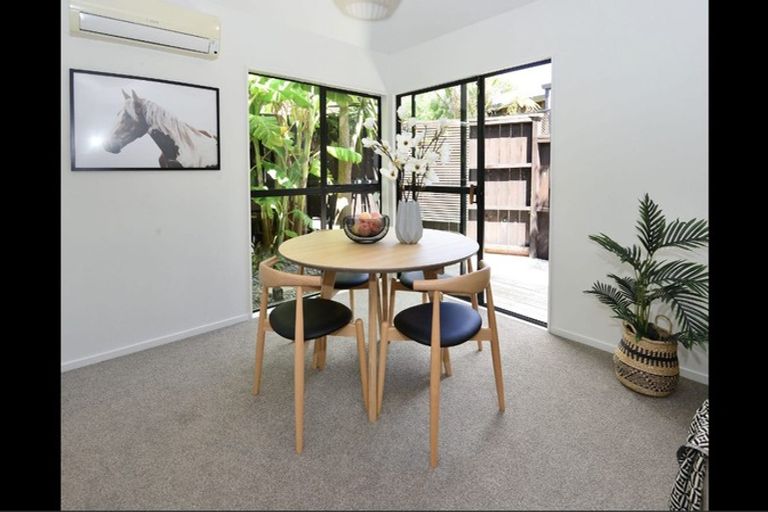 Photo of property in 2/26 Sandown Road, Rothesay Bay, Auckland, 0630