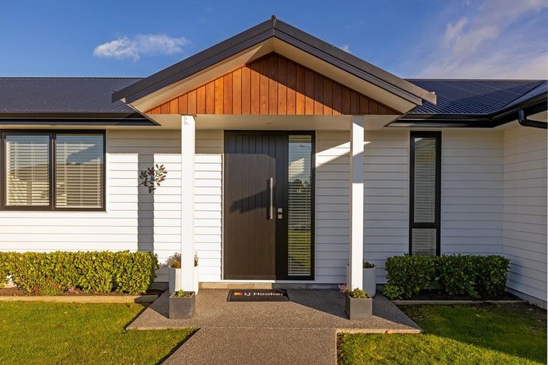 Photo of property in 23 Tarata Grove, Lansdowne, Masterton, 5810