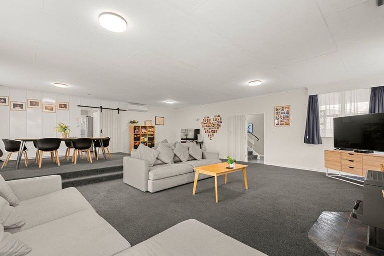 Photo of property in 12 Tabak Crescent, Takaro, Palmerston North, 4412