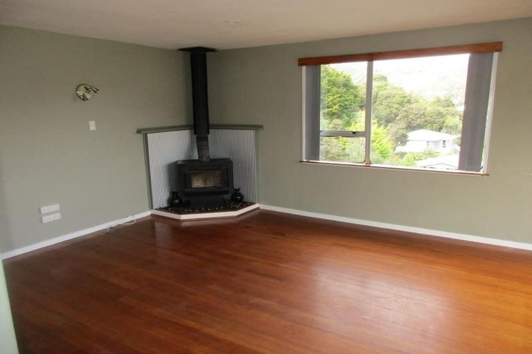 Photo of property in 27a Thomas Street, Stokes Valley, Lower Hutt, 5019