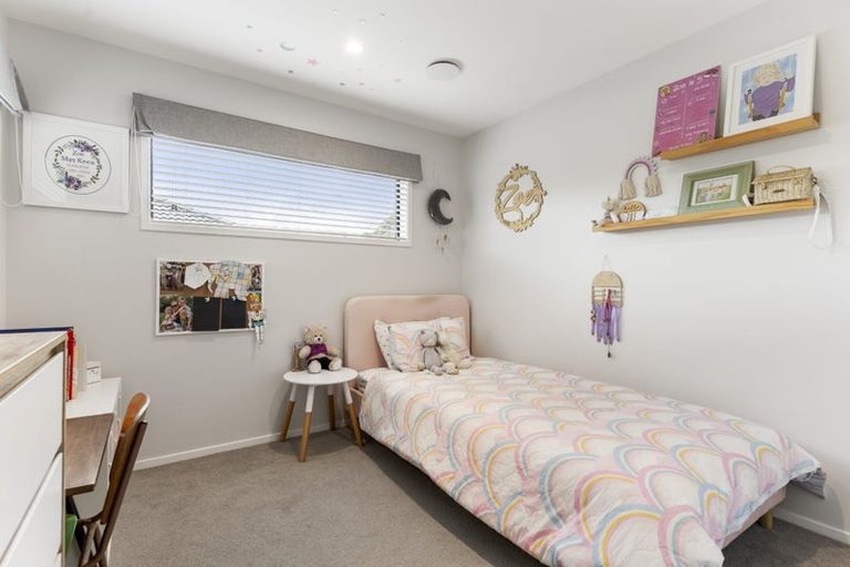 Photo of property in 5 Blatina Drive, Kumeu, 0810