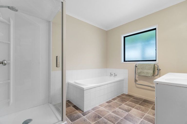 Photo of property in 32 Cranbrook Place, Rototuna North, Hamilton, 3210