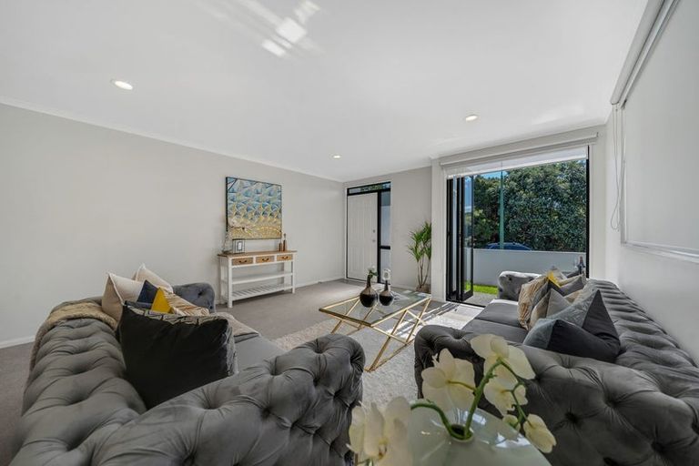 Photo of property in 2/27 Kellaway Drive, East Tamaki, Auckland, 2013