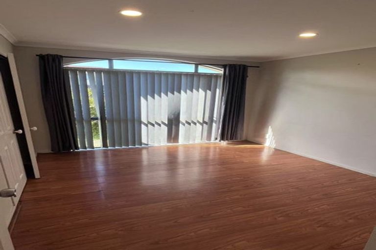Photo of property in 1 Claremont Way, East Tamaki Heights, Auckland, 2016