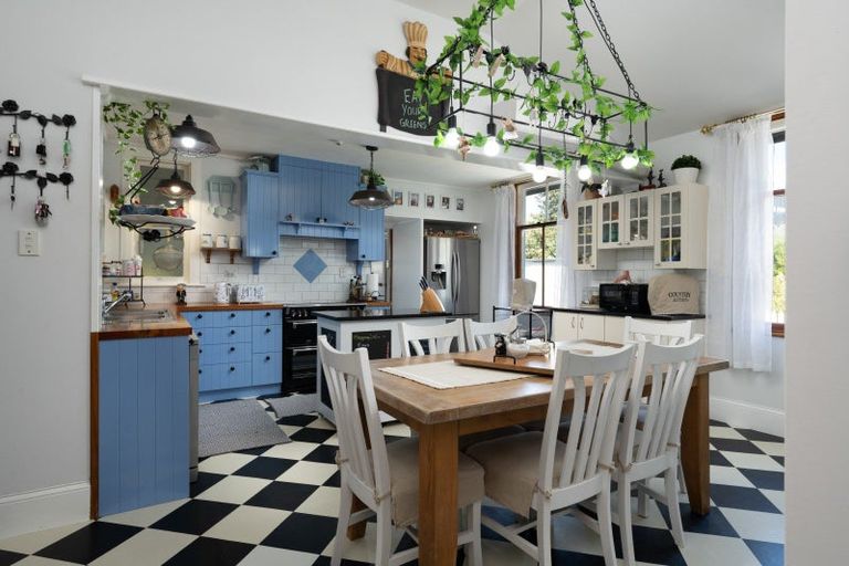 Photo of property in 30 Main Road, Havelock, 7100