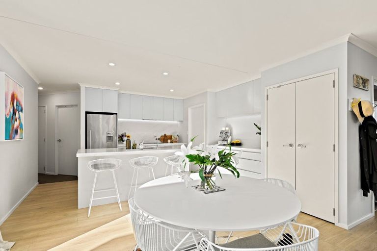 Photo of property in 24 Laly Haddon Place, Matakana, 0985