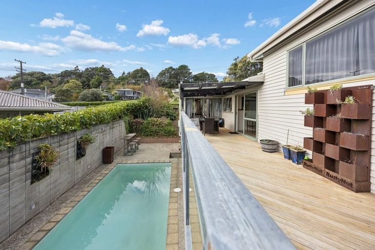 Photo of property in 3 Grendon Road, Titirangi, Auckland, 0604