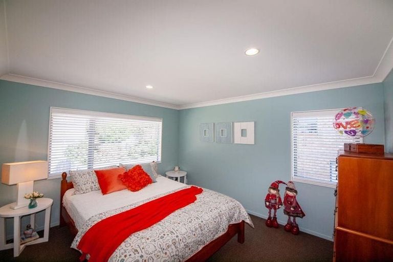 Photo of property in 4a Erlestoke Crescent, Churton Park, Wellington, 6037