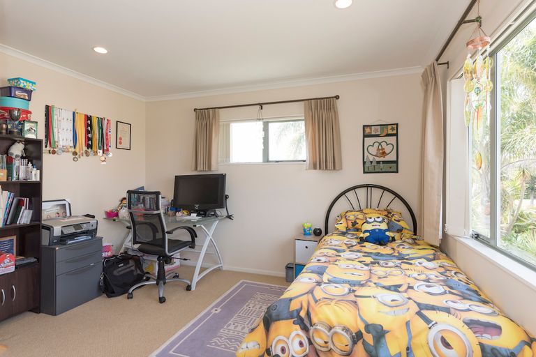 Photo of property in 27 Fergy Crescent, Wattle Downs, Auckland, 2103
