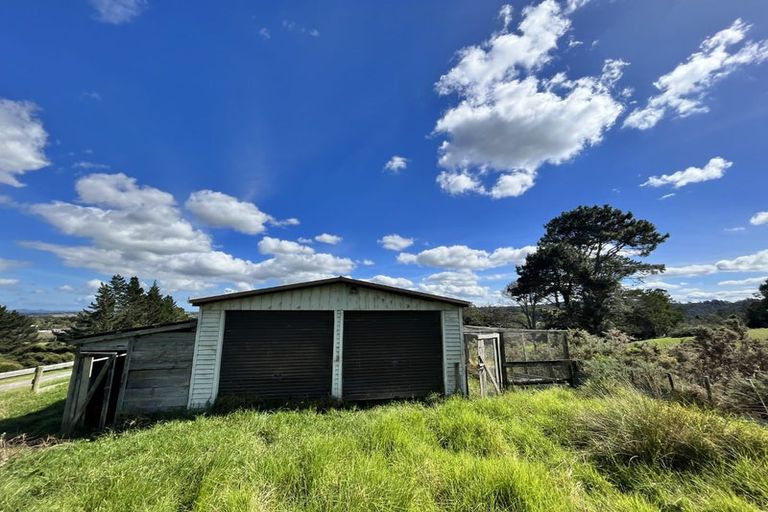 Photo of property in 390 Paremoremo Road, Paremoremo, Auckland, 0632