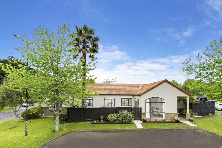 Photo of property in 1 Pepperdine Place, Albany, Auckland, 0632