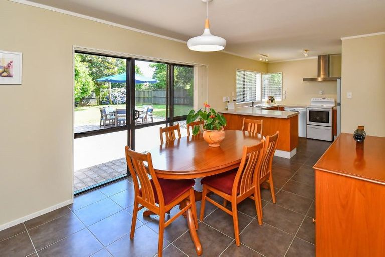 Photo of property in 3 Donegan Place, Conifer Grove, Takanini, 2112