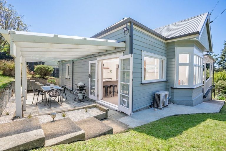 Photo of property in 21 Glenross Street, Glenross, Dunedin, 9011