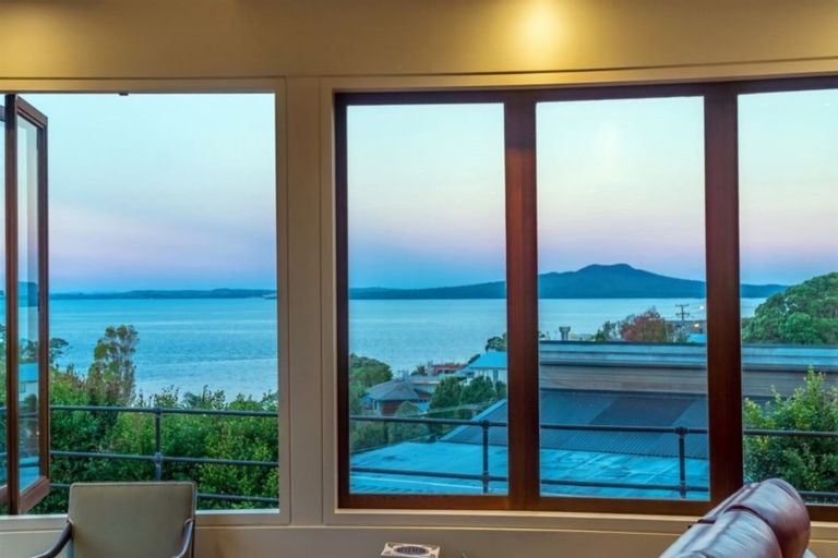 Photo of property in 5 Eastcliffe Road, Castor Bay, Auckland, 0620