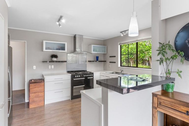 Photo of property in 20 Awanui Drive, Waikanae, 5036