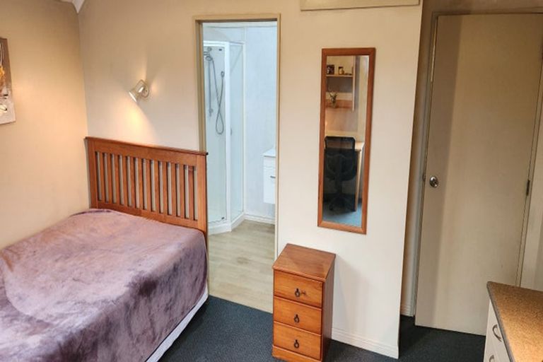 Photo of property in 33 Queen Street, Brighton, Dunedin, 9035