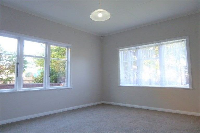 Photo of property in 33 Pirie Crescent, Moera, Lower Hutt, 5010