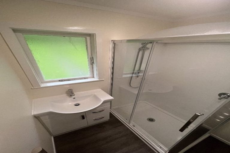 Photo of property in 61 Taylor Terrace, Tawa, Wellington, 5028