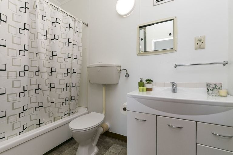 Photo of property in Hobson Court Flats, 76/70 Hobson Street, Thorndon, Wellington, 6011