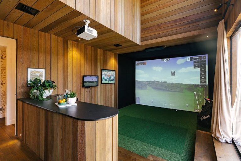 Photo of property in 69 Kanuka Drive, Hokowhitu, Palmerston North, 4410