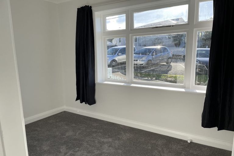 Photo of property in 17 Naughton Terrace, Kilbirnie, Wellington, 6022